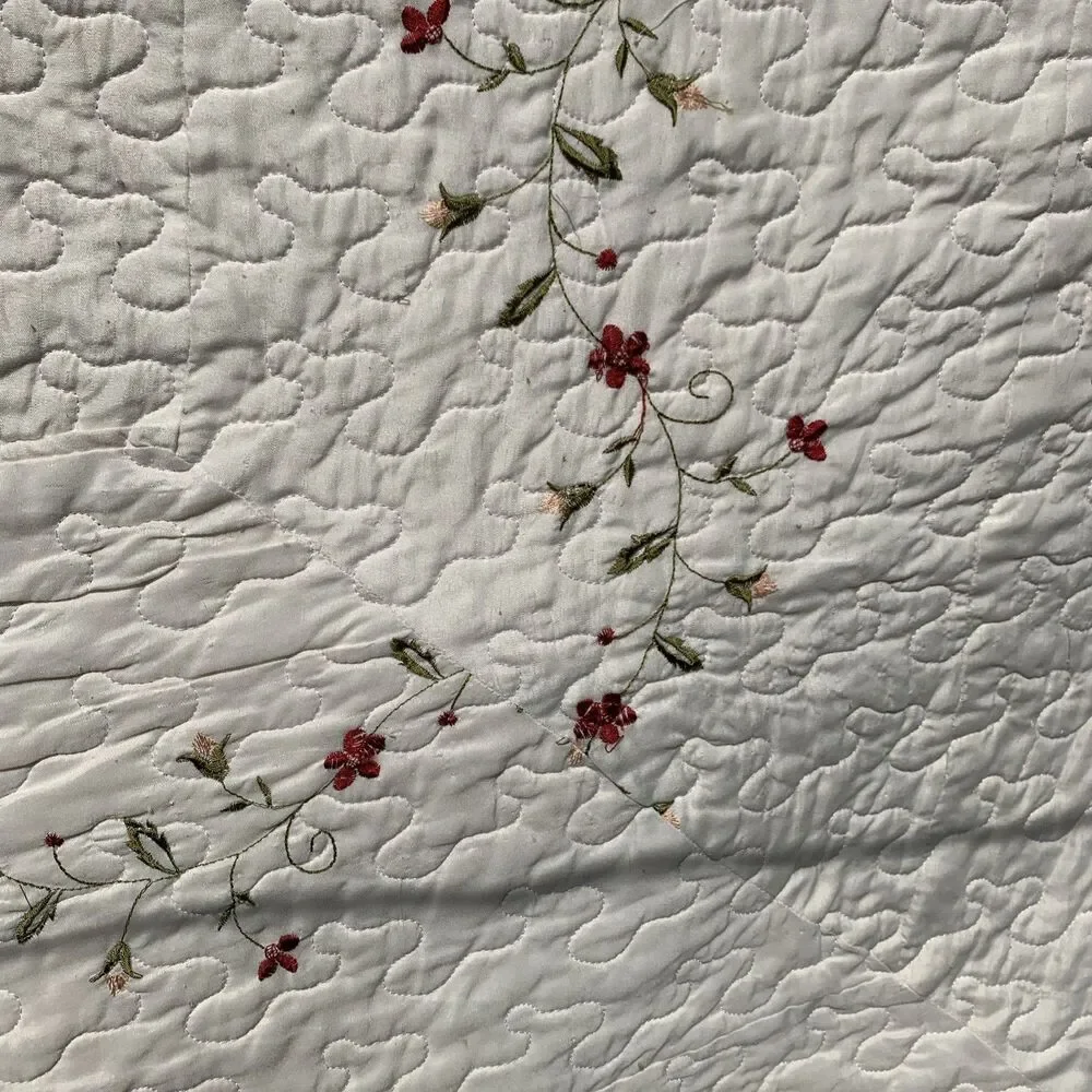 Vintage Country Cottage Quilt Blanket Floral Embroidered 82x85